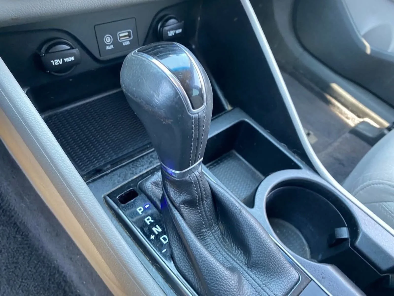 Used 2018 Molten Silver Hyundai Value image 33