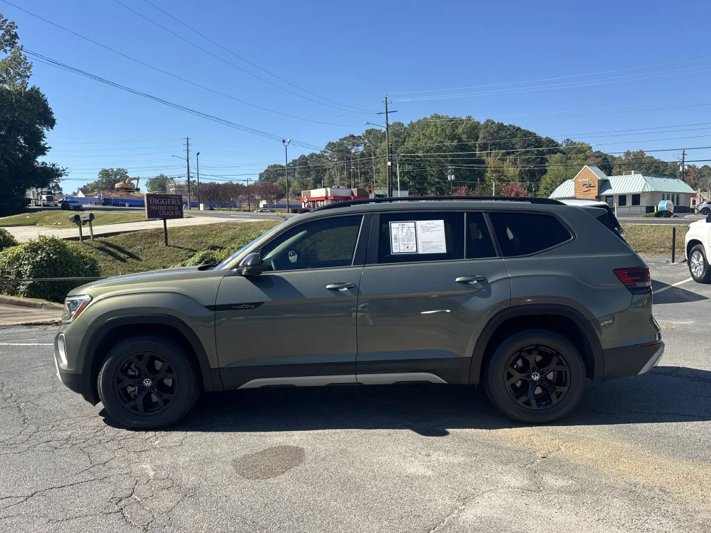 Used 2024  Volkswagen 2.0T Peak Edition SE w/Technology image 4