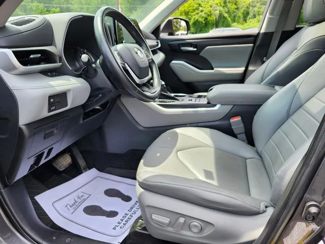 Used 2022 Gray Toyota XLE image 11