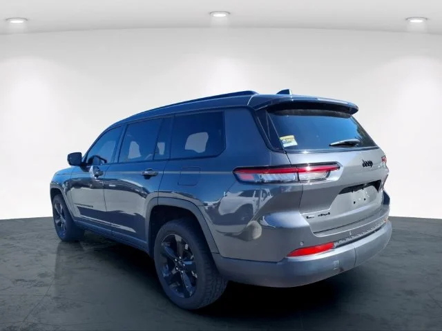 Used 2021 Gray Jeep Altitude image 21