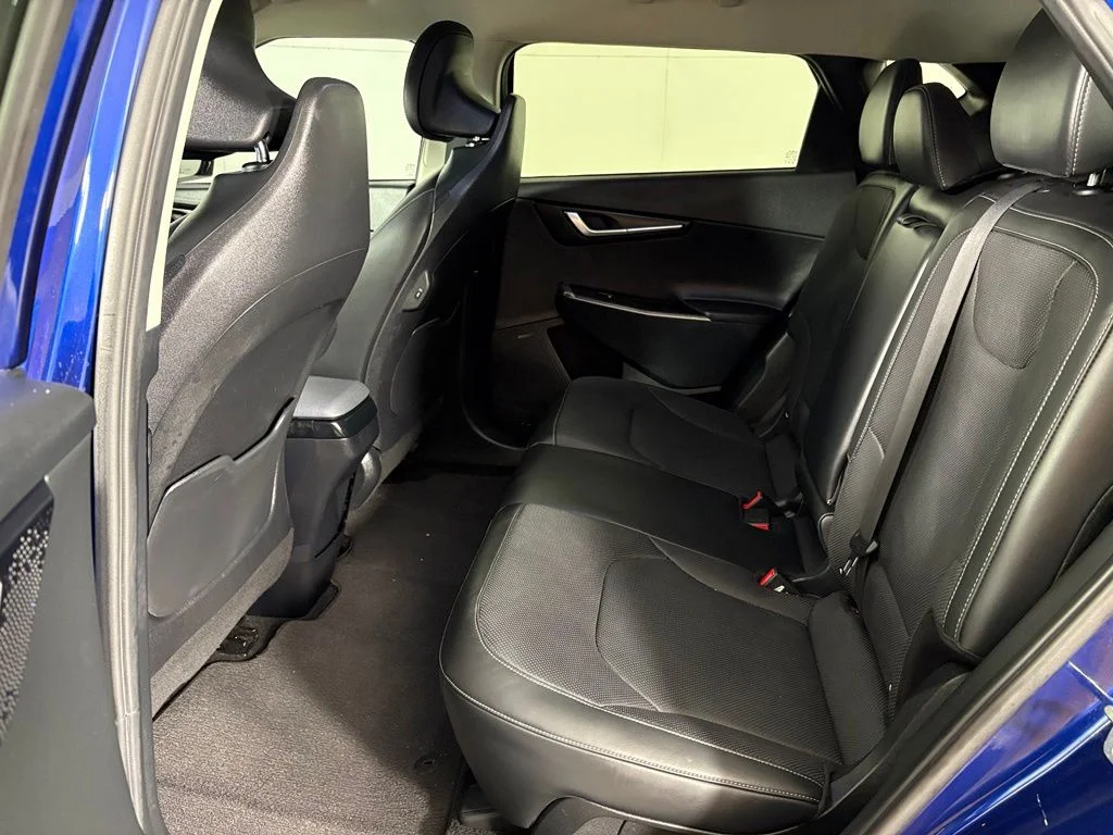 Used 2023 Blue Kia Wind image 43