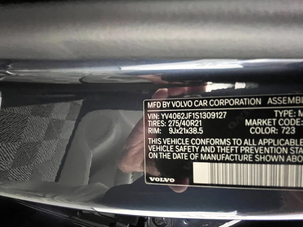 Used 2025 Denim Blue Metallic Volvo B6 Ultra image 30