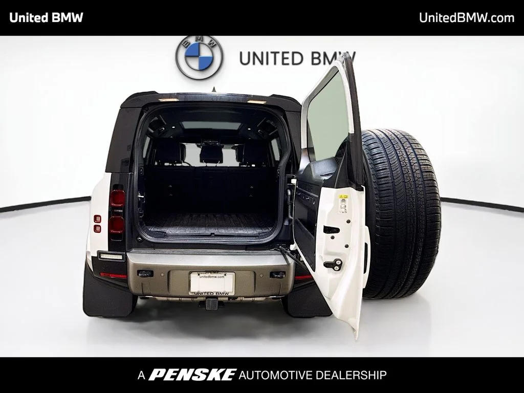 Used 2024 Fuji White Land Rover X-Dynamic SE image 14
