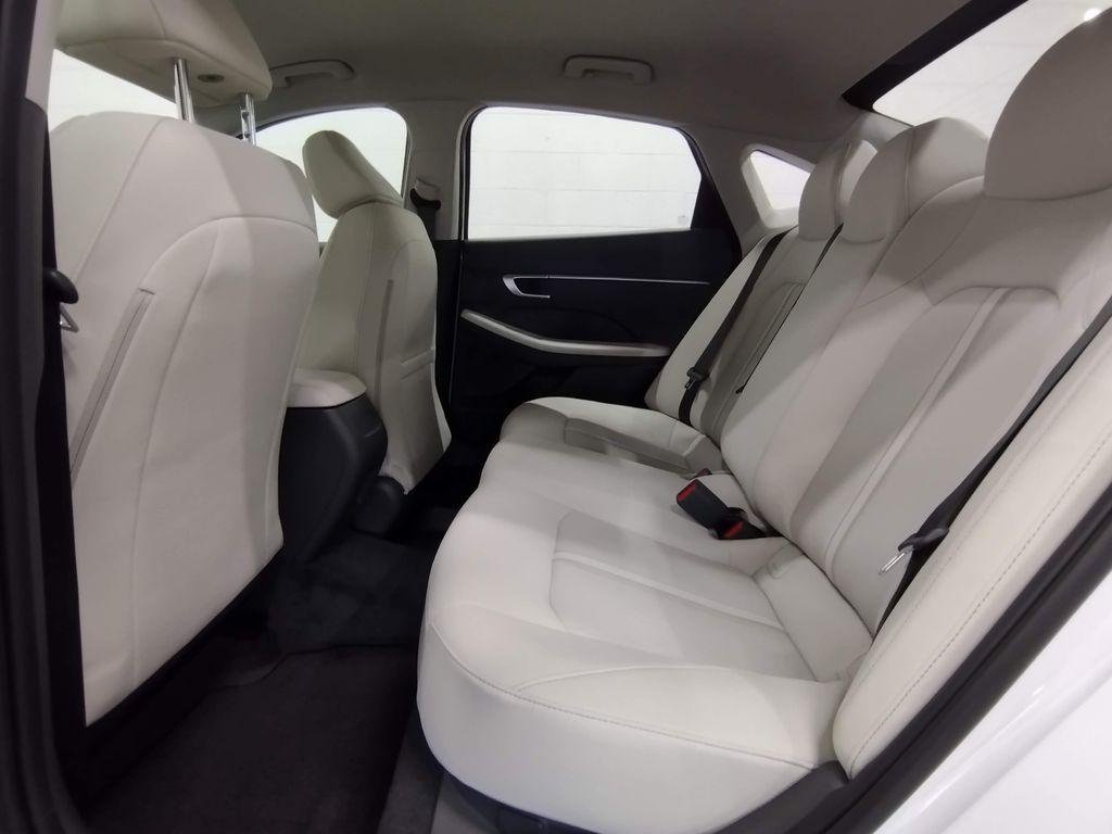 New 2026 White Hyundai SE image 30
