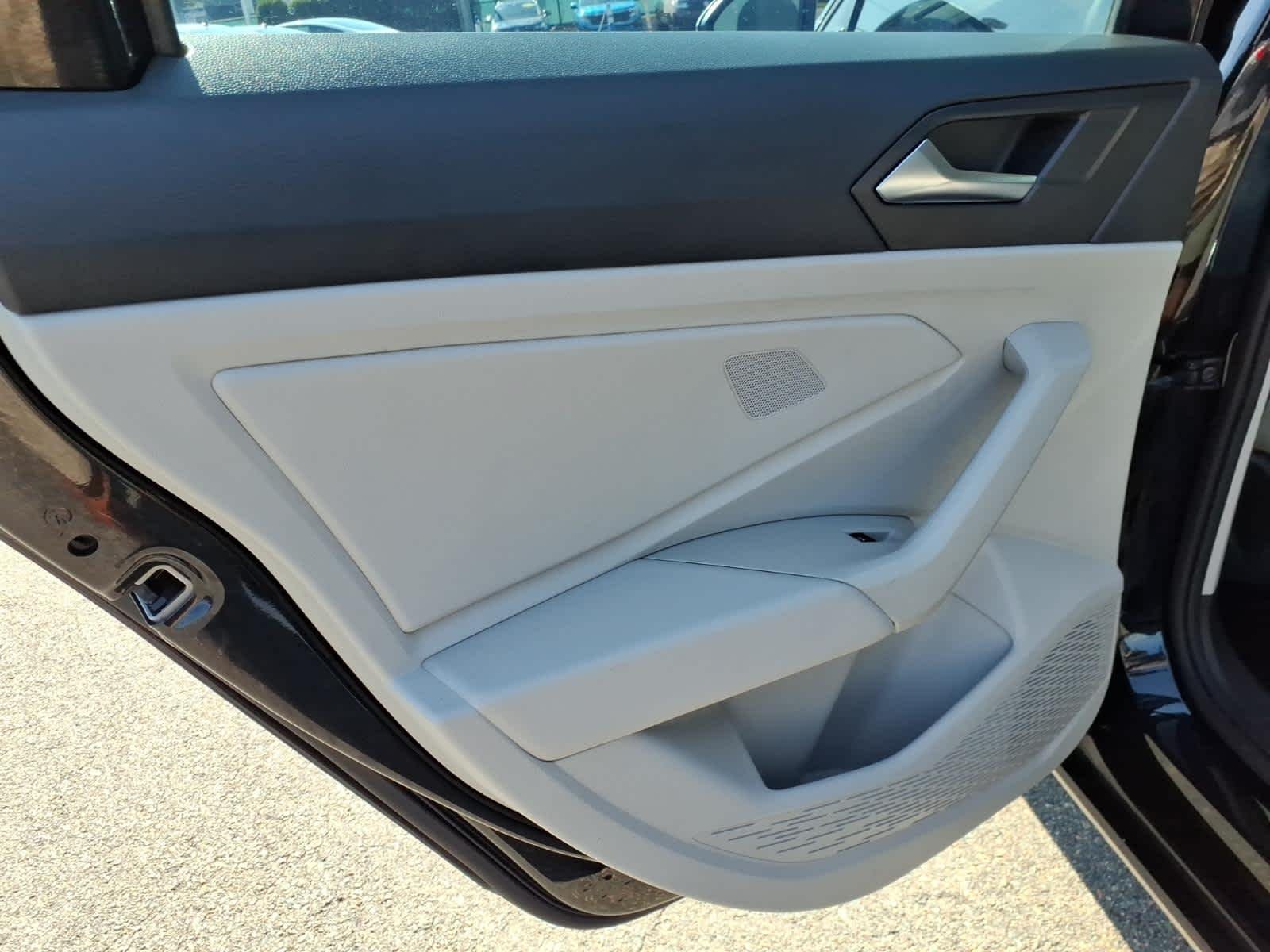 Certified Used 2024 DEEP BLACK PEARL EFFECT Volkswagen SE image 12