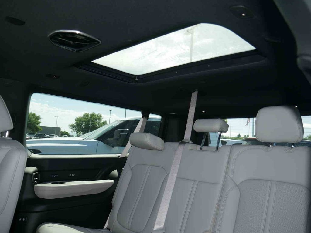 New 2026 Baltic Gray Metallic Clearcoat Jeep Grand Wagoneer image 19