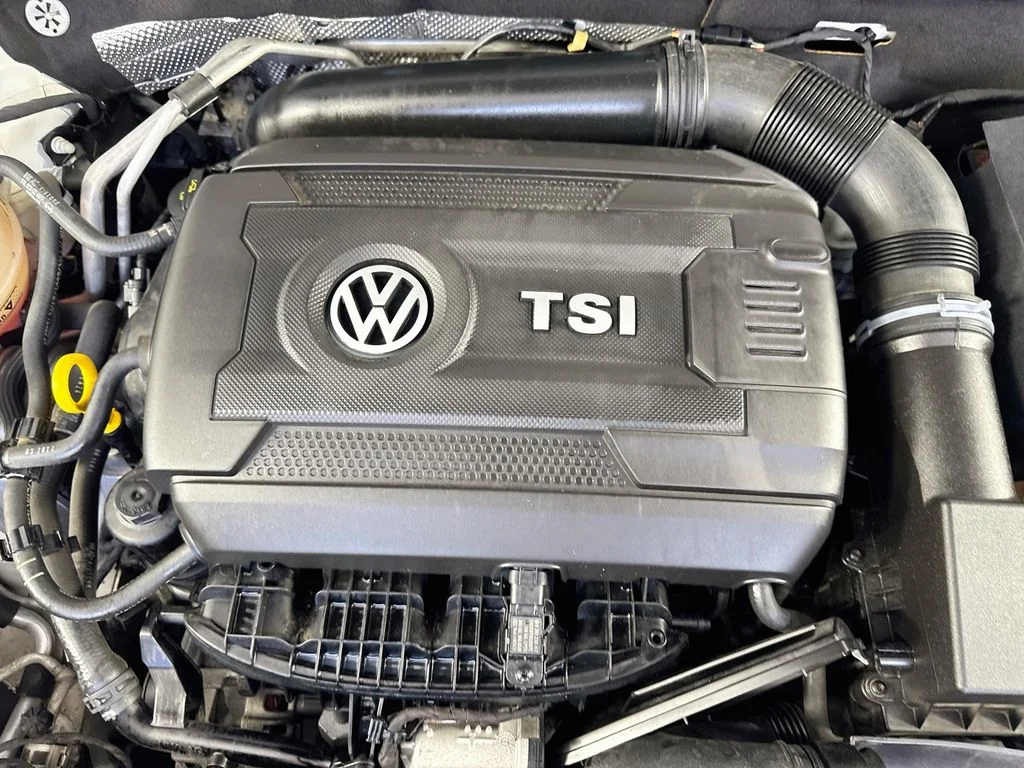 Used 2014 Pure White Volkswagen 1.8T SE image 34