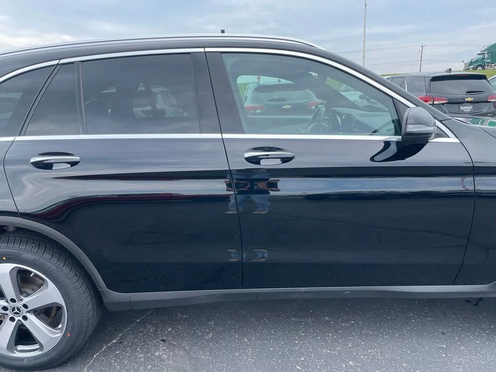 Used 2022 Black Mercedes-Benz GLC 300 image 27