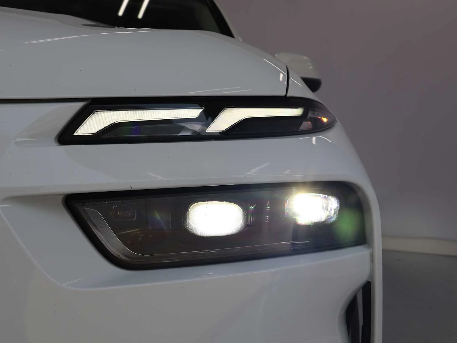 Certified Used 2024 Alpine White BMW xDrive40i image 5