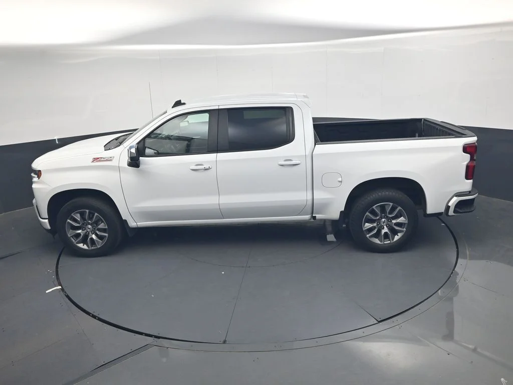 Used 2022 White Chevrolet RST image 38