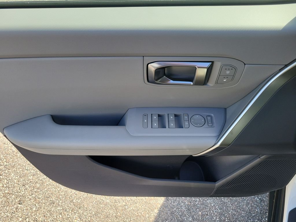 New 2027 Snow White Pearl Kia EX image 21
