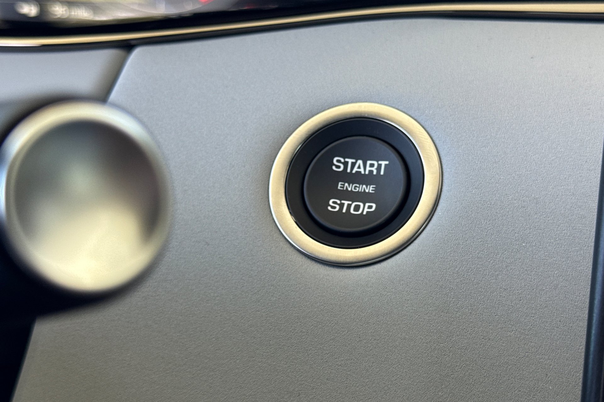 New 2026 Arroios Grey Land Rover Core S image 24