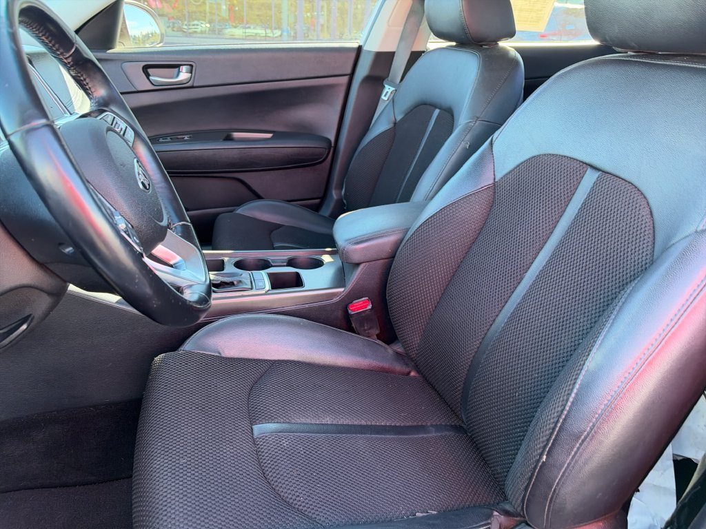 Used 2019 White Kia S image 13