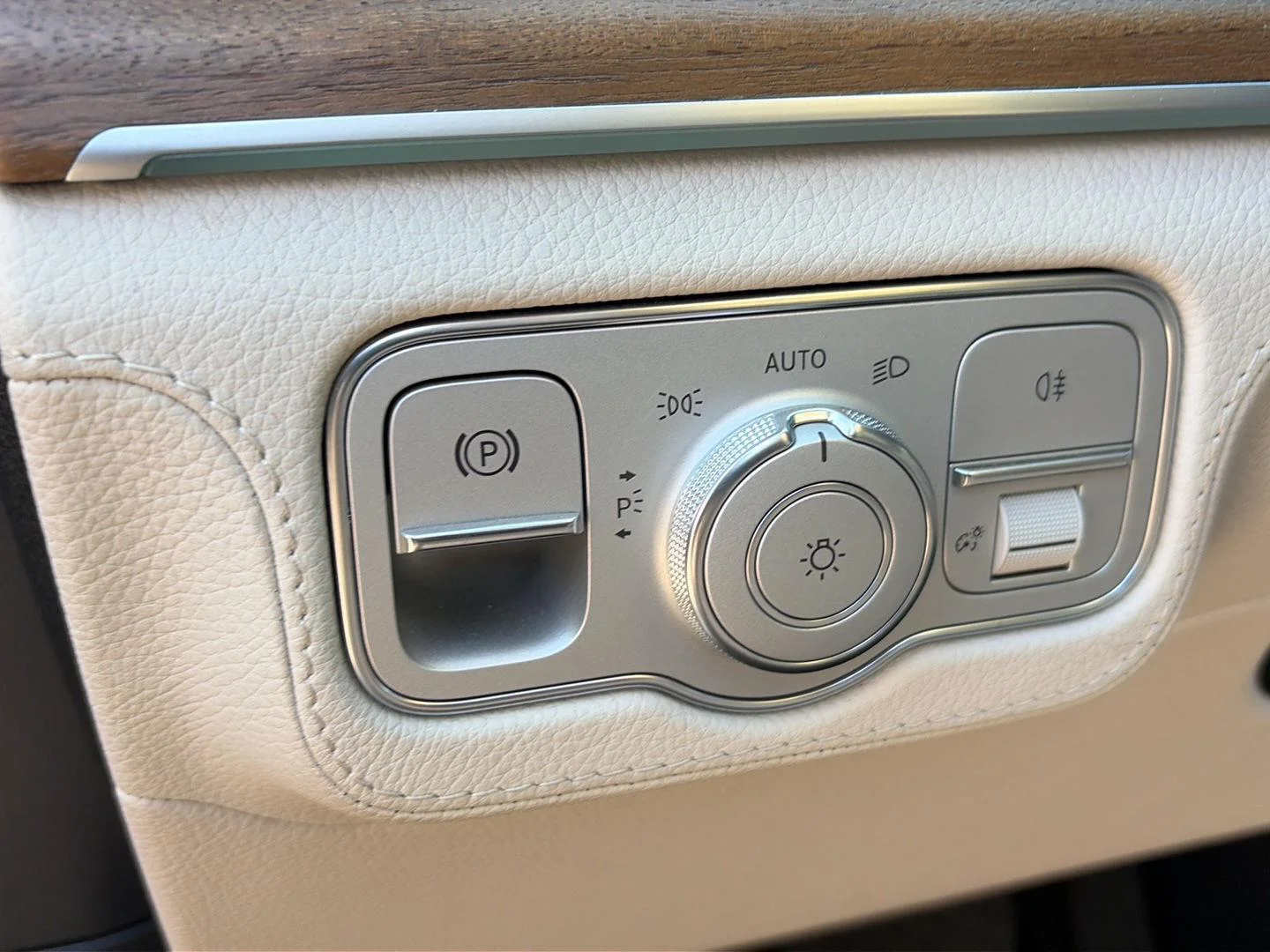 Used 2023 Selenite Grey Metallic Mercedes-Benz GLE 350 image 9