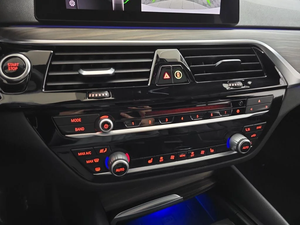 Used 2019 White Metallic BMW 530e xDrive iPerformance image 25