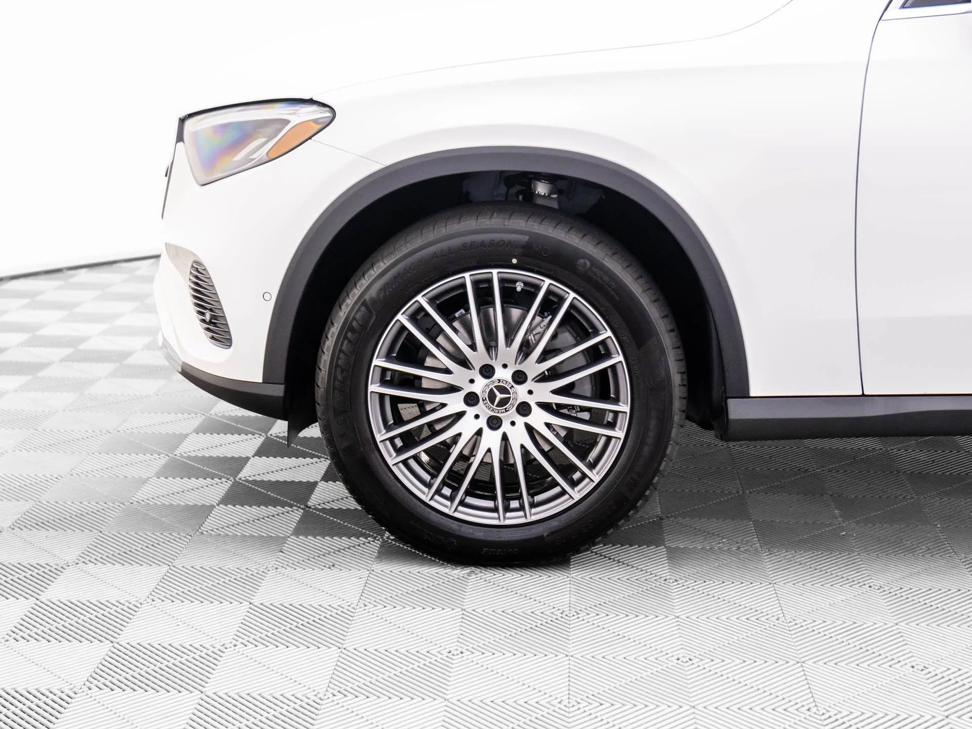 New 2026 White Mercedes-Benz GLC 300 image 30