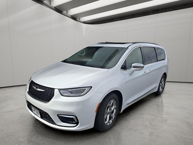 2022 Chrysler Pacifica Limited's photo