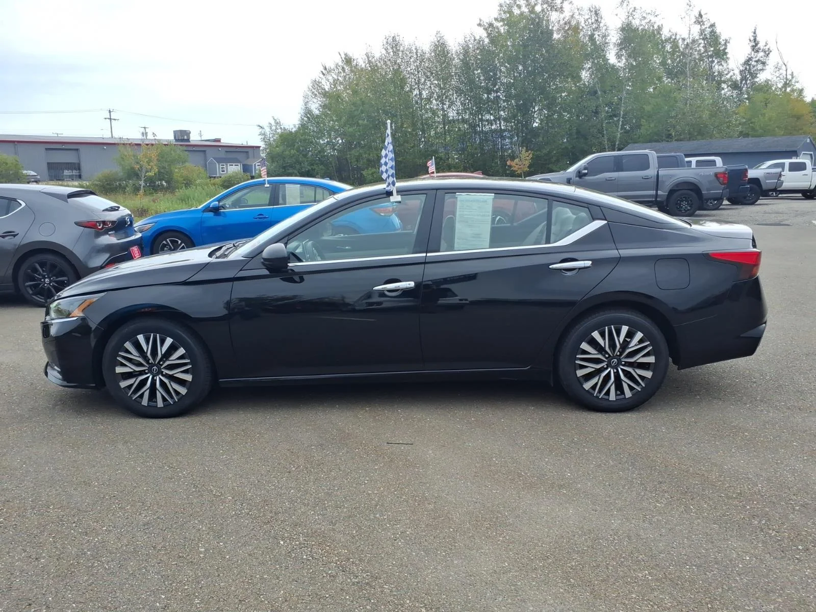 Used 2025 Super Black Nissan 2.5 SV image 7