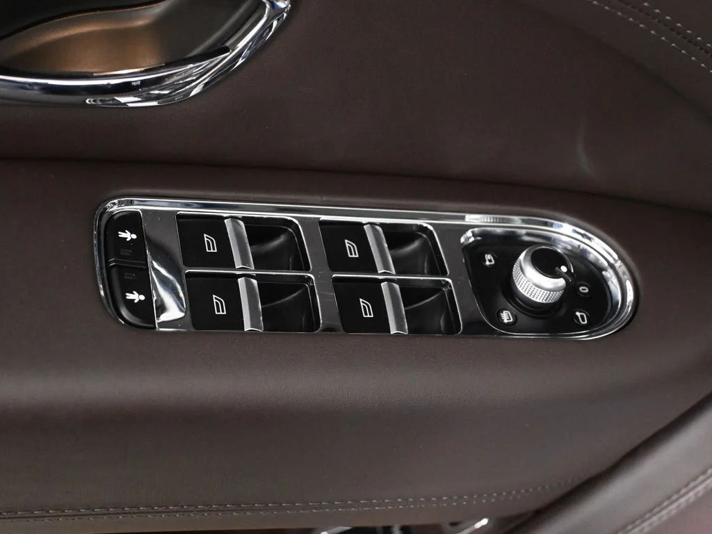Used 2022 Blue Bentley S image 32