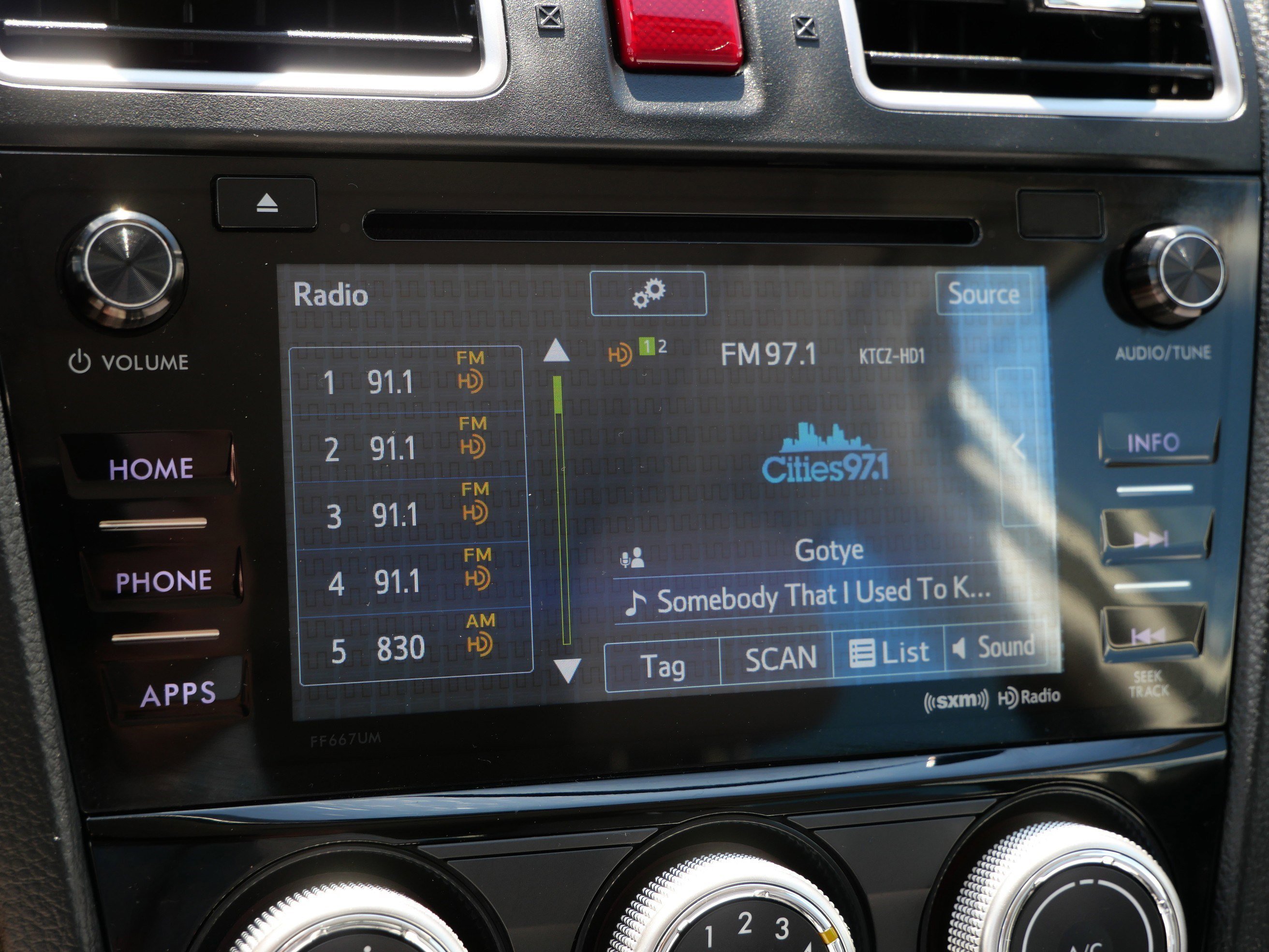 Used 2016 Crystal White Pearl Subaru 2.5i Premium image 22