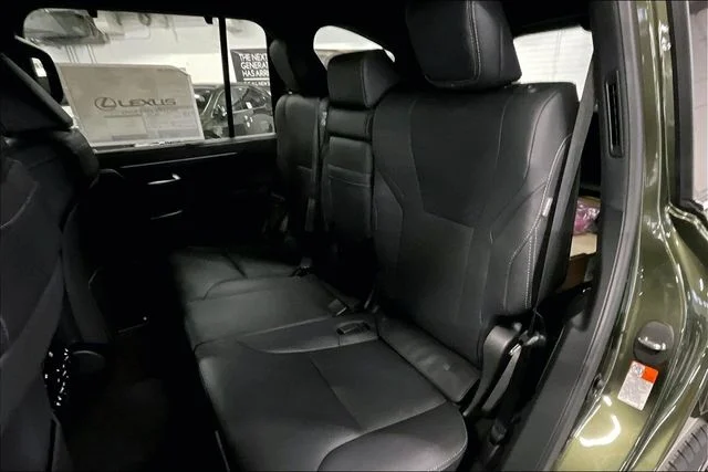 New 2026 Nori Green Pearl Lexus Luxury image 10