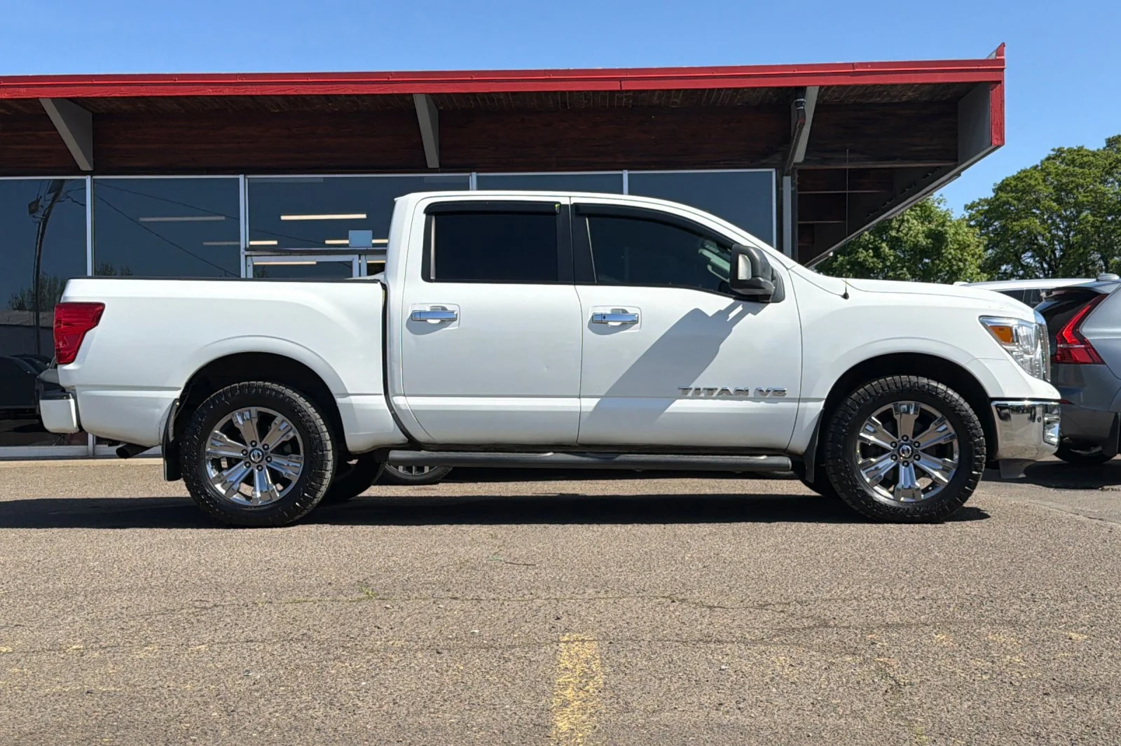 Used 2019 Glacier White Nissan SV image 3