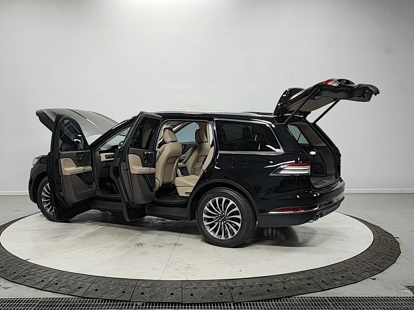 Used 2023 Black Metallic Lincoln Reserve image 13
