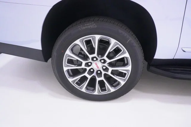 2026 GMC Yukon XL Denali - Photo 6