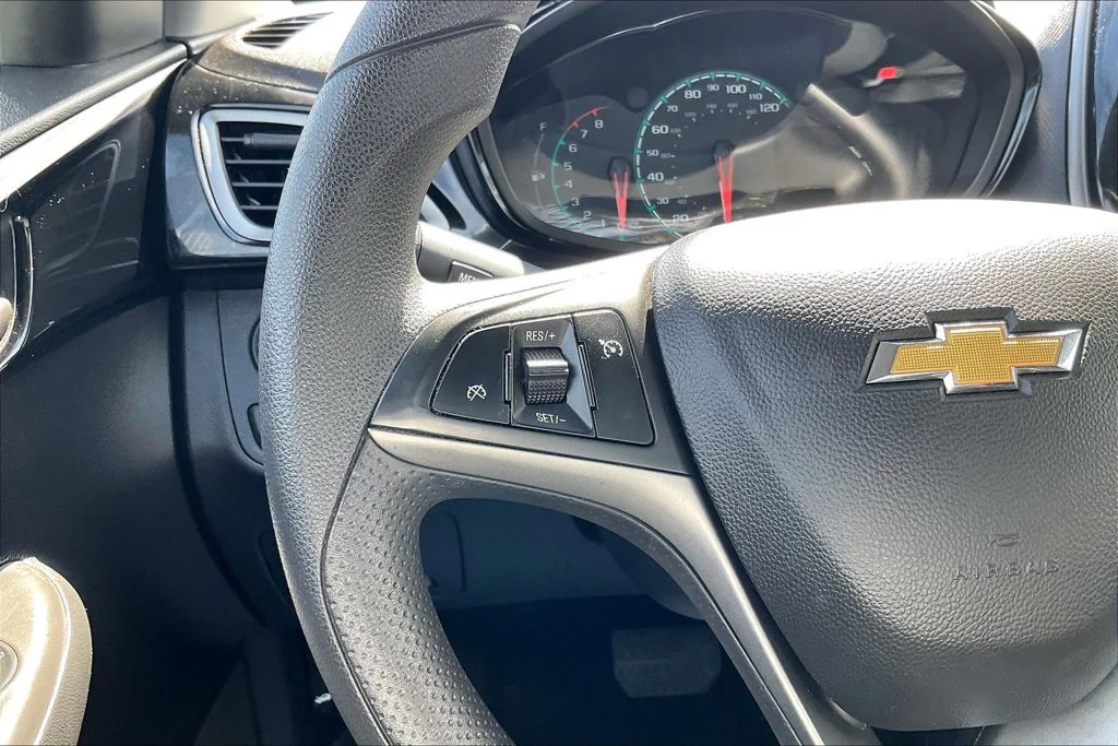 Used 2021 White Chevrolet 1LT image 21