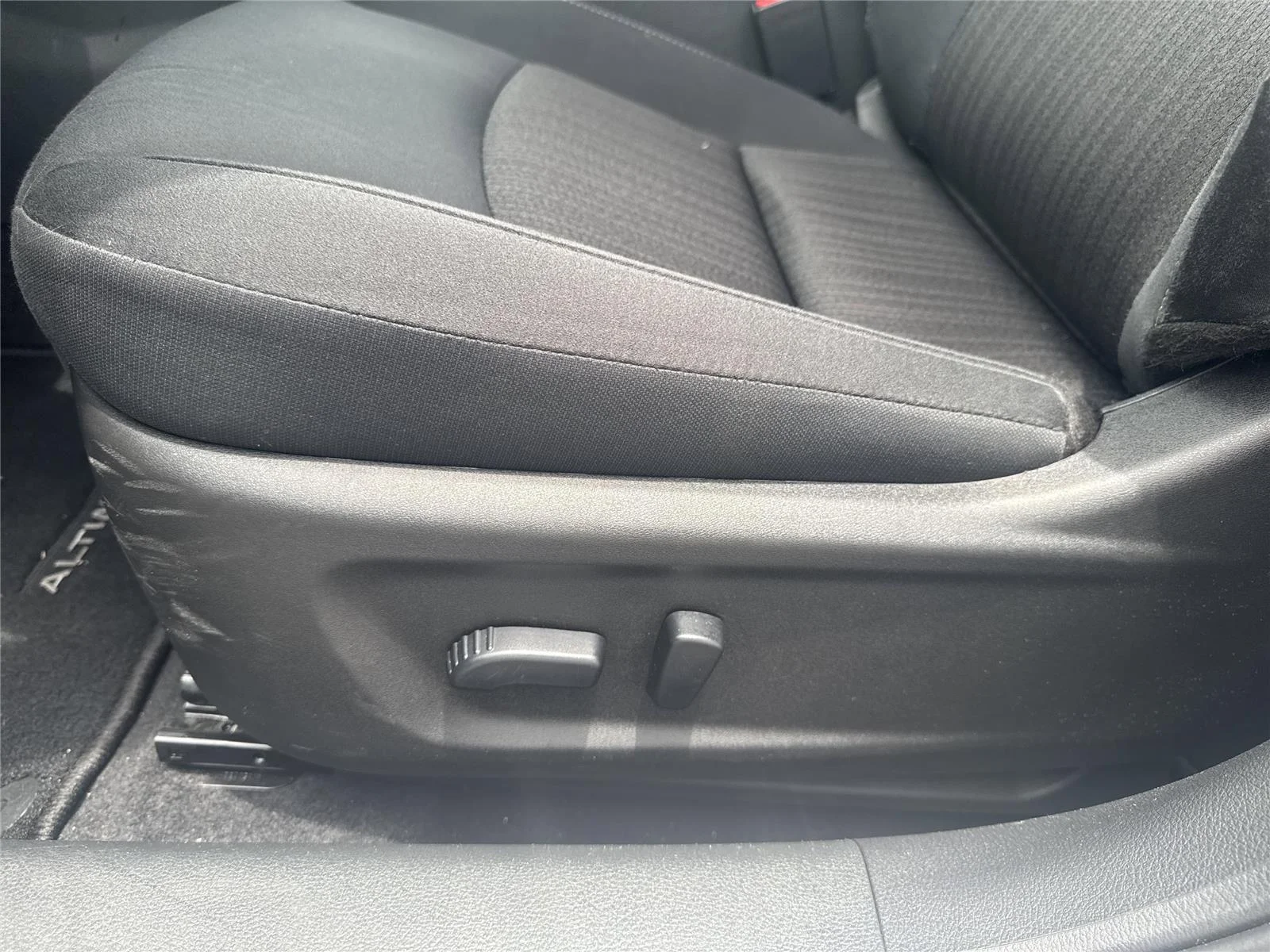 Used 2025 Gun Metallic Nissan SV image 12