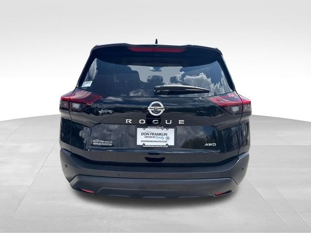Used 2021 Black Nissan S image 4