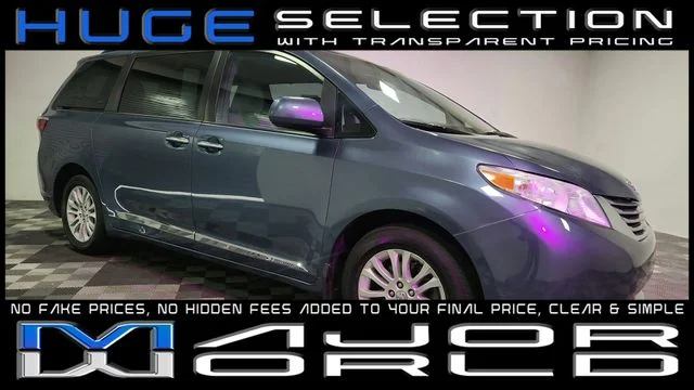 2017 Toyota Sienna XLE V6 7-Passenger Access Seat's photo