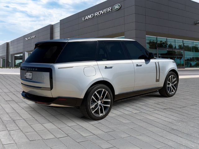 Used 2024 Silver Land Rover SE image 5