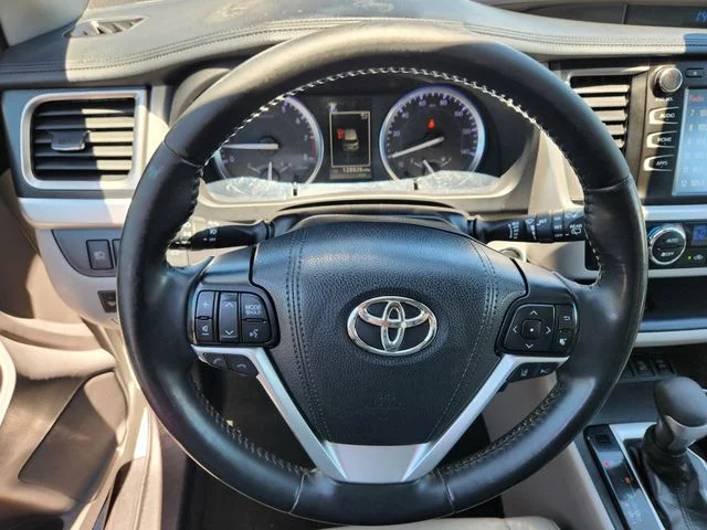 2019 Toyota Highlander XLE - Photo 12