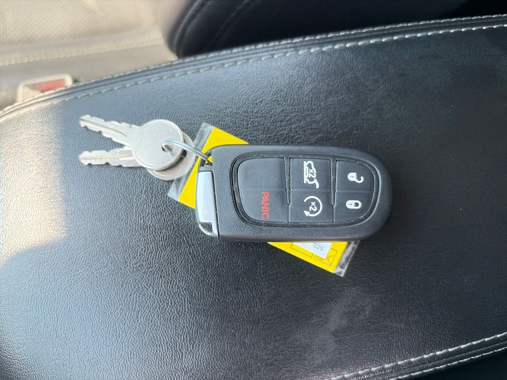 Used 2019 Silver Jeep Limited image 26