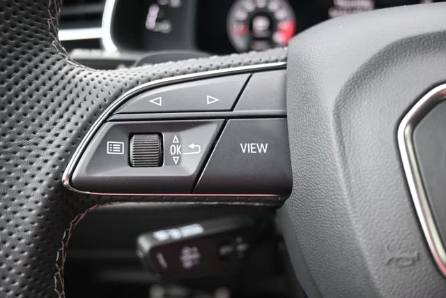 Used 2024  Audi 4.0T Prestige image 28