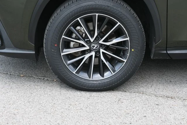 Certified Used 2024 NORI GREEN PEARL Lexus 350h Premium image 15