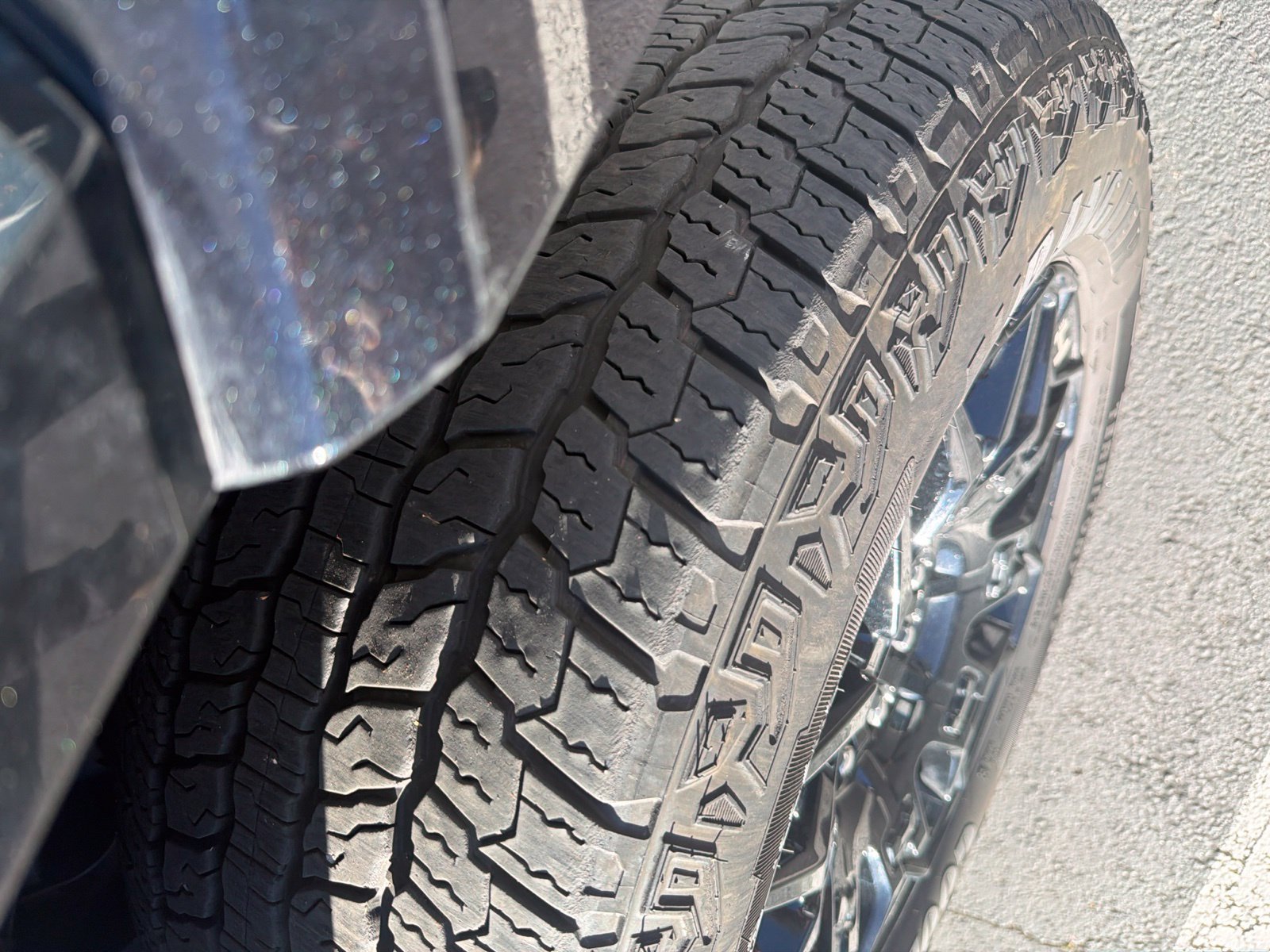 Used 2024 Meteorite Metallic (Gray) GMC 2X image 6