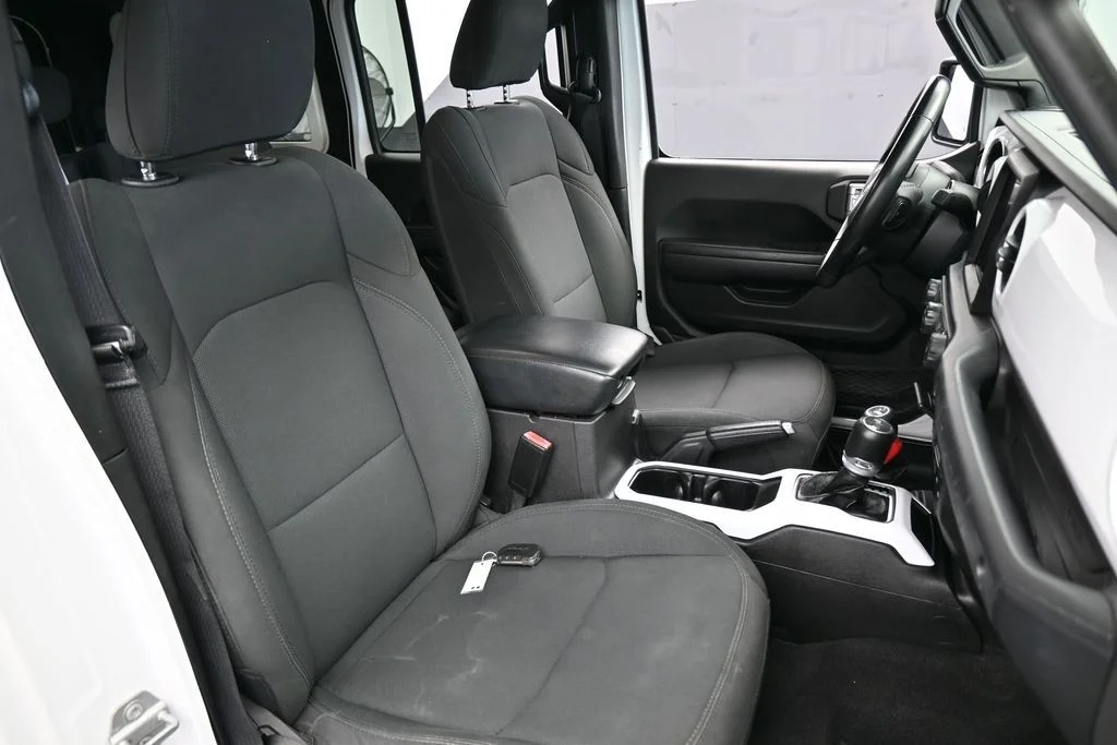Used 2022 Bright White Clearcoat Jeep Unlimited Sport Altitude image 45