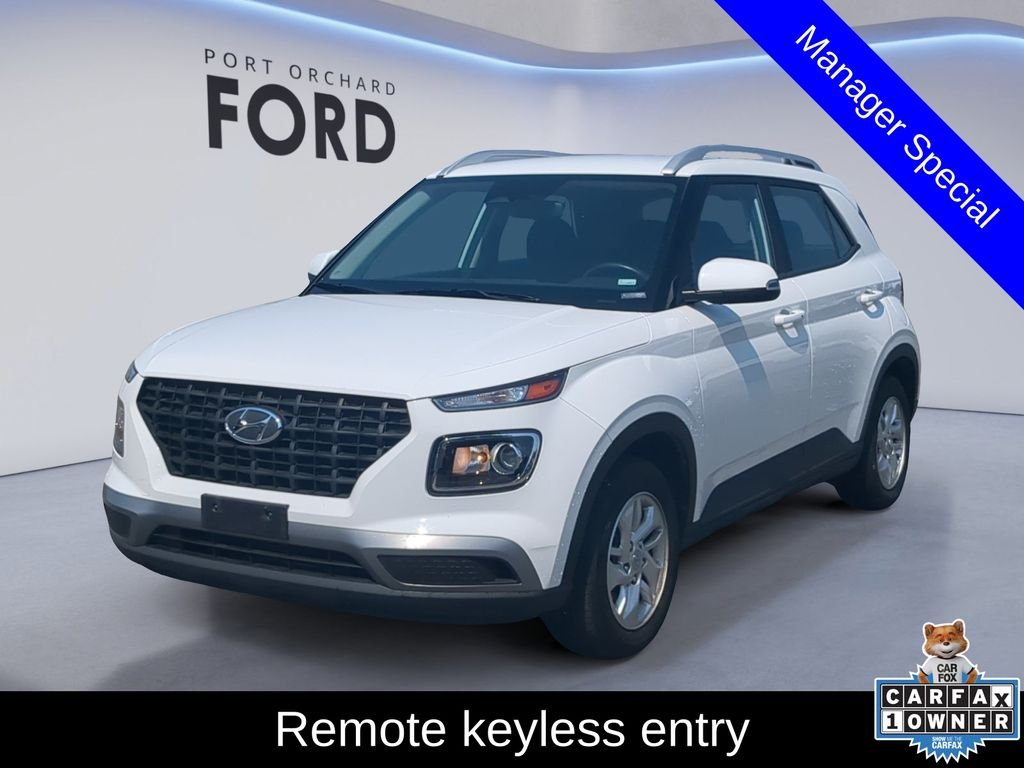 Used 2023 White Hyundai SEL image 1