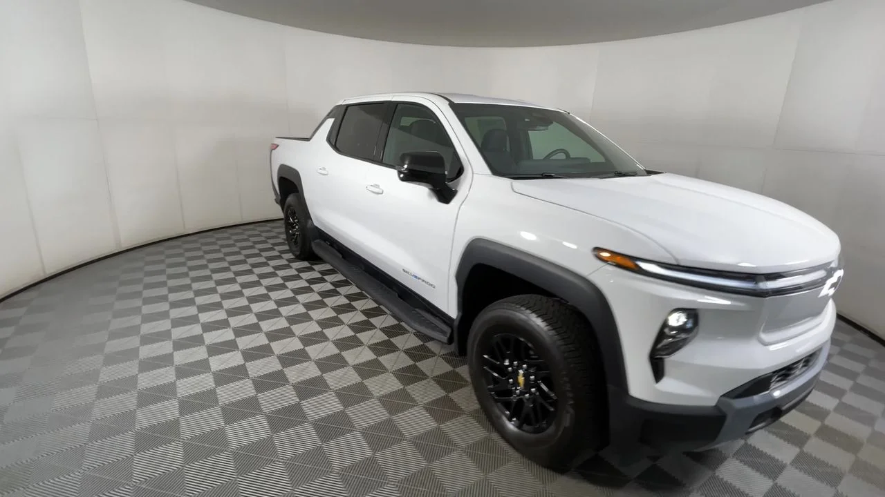 2025 Chevrolet Silverado EV LT - Photo 62