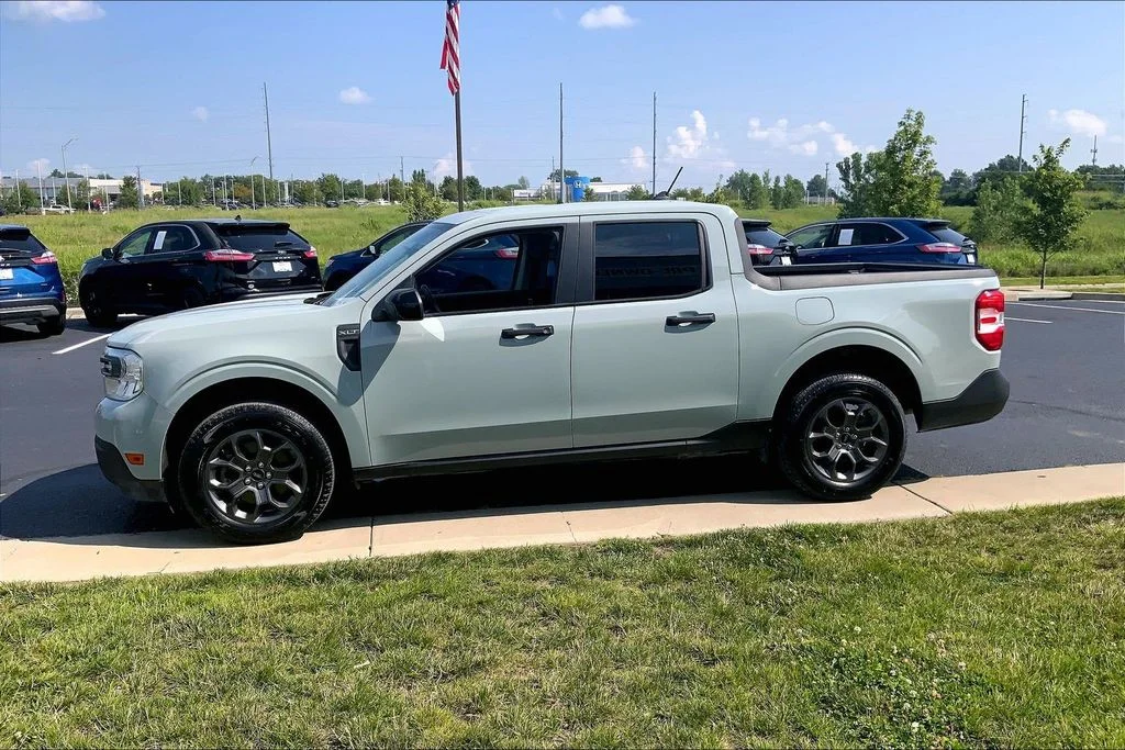 Used 2024 Green Ford XLT image 11