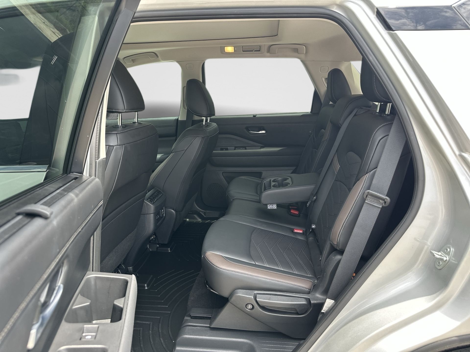 2024 Nissan Pathfinder Platinum - Photo 25