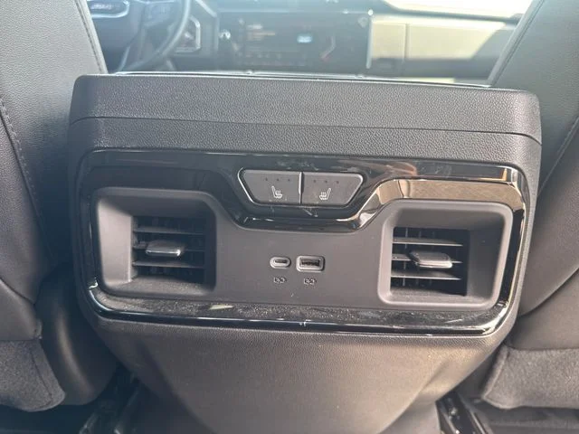 Used 2023  GMC AT4 image 42