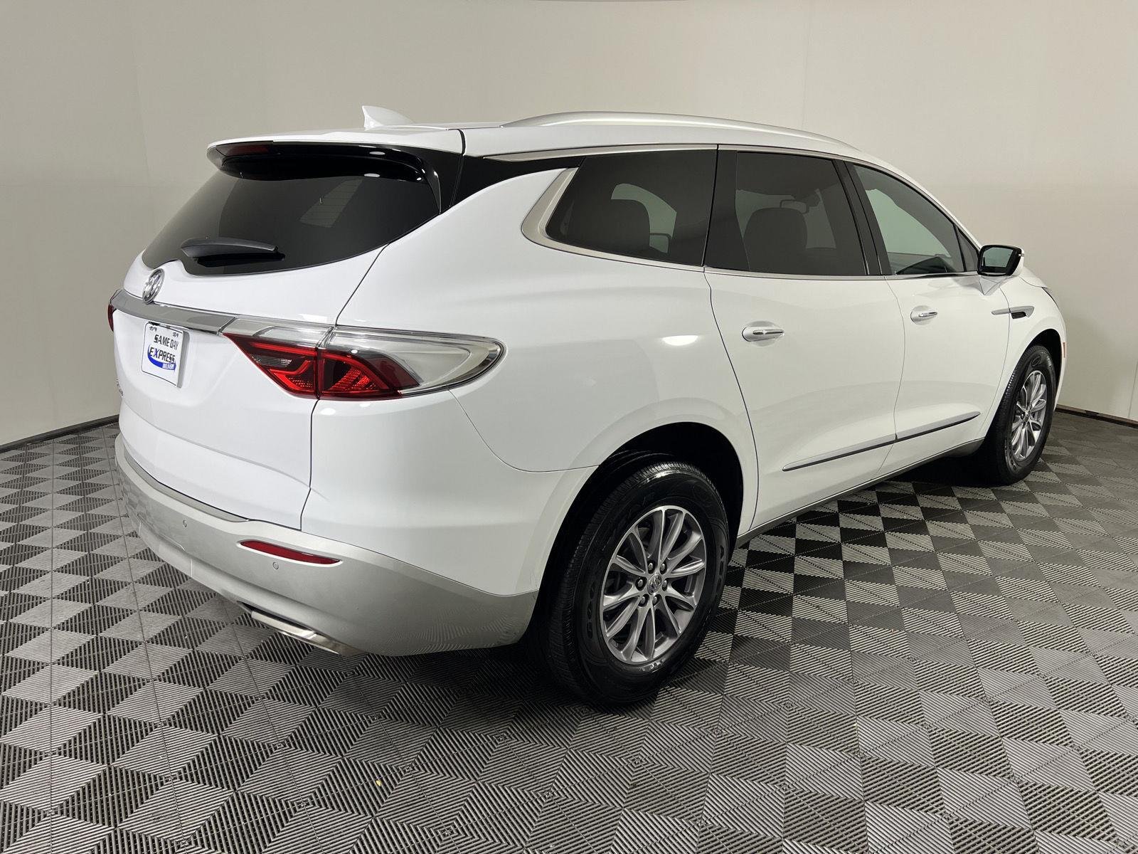 Used 2024 Summit White Buick Essence image 24