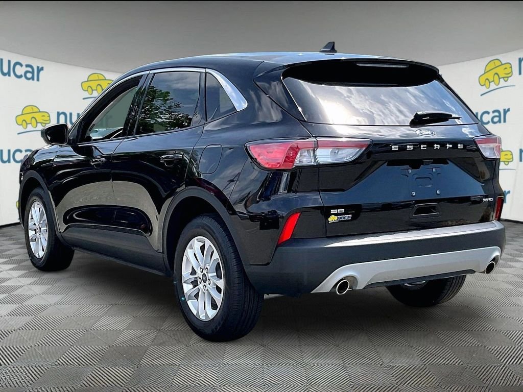 Used 2022 Black Ford SE image 4