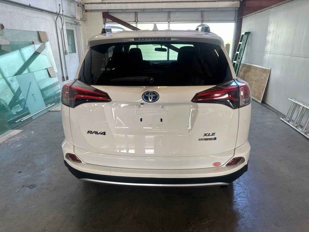 Used 2016 White Toyota XLE image 4