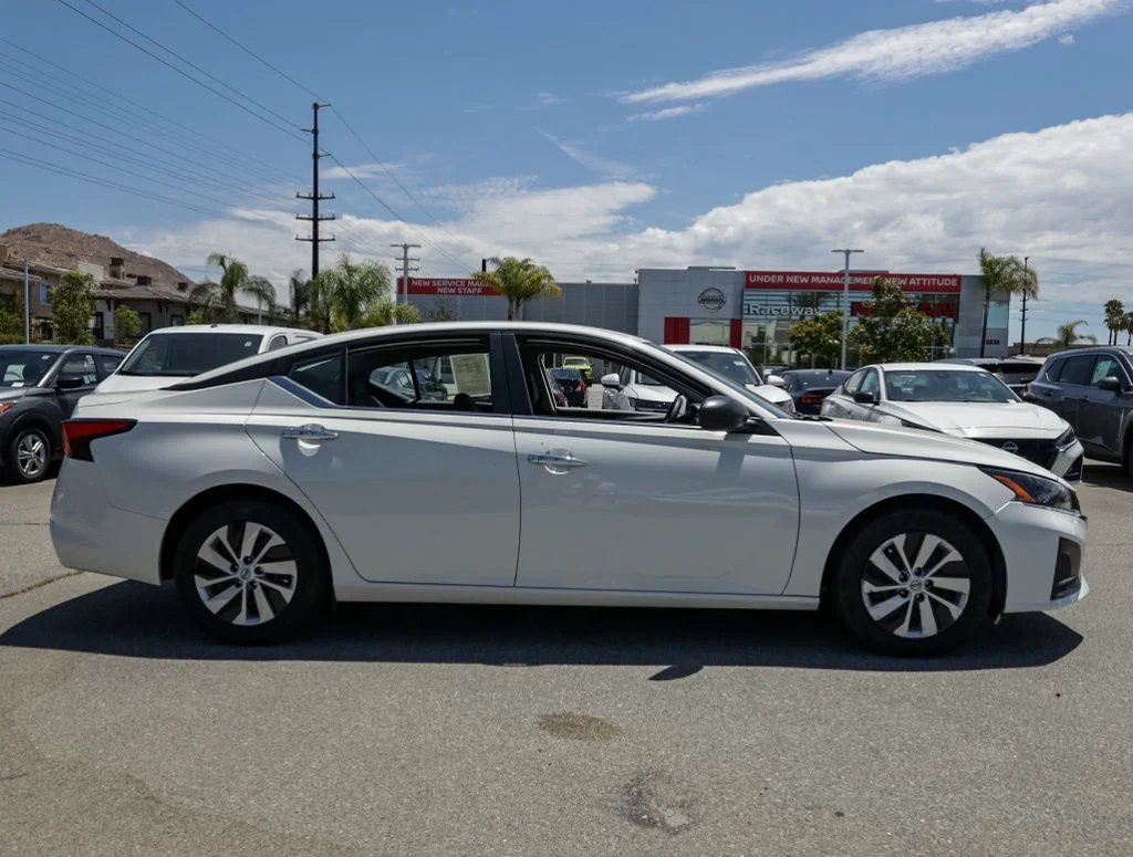 Used 2024 White Nissan 2.5 S image 2