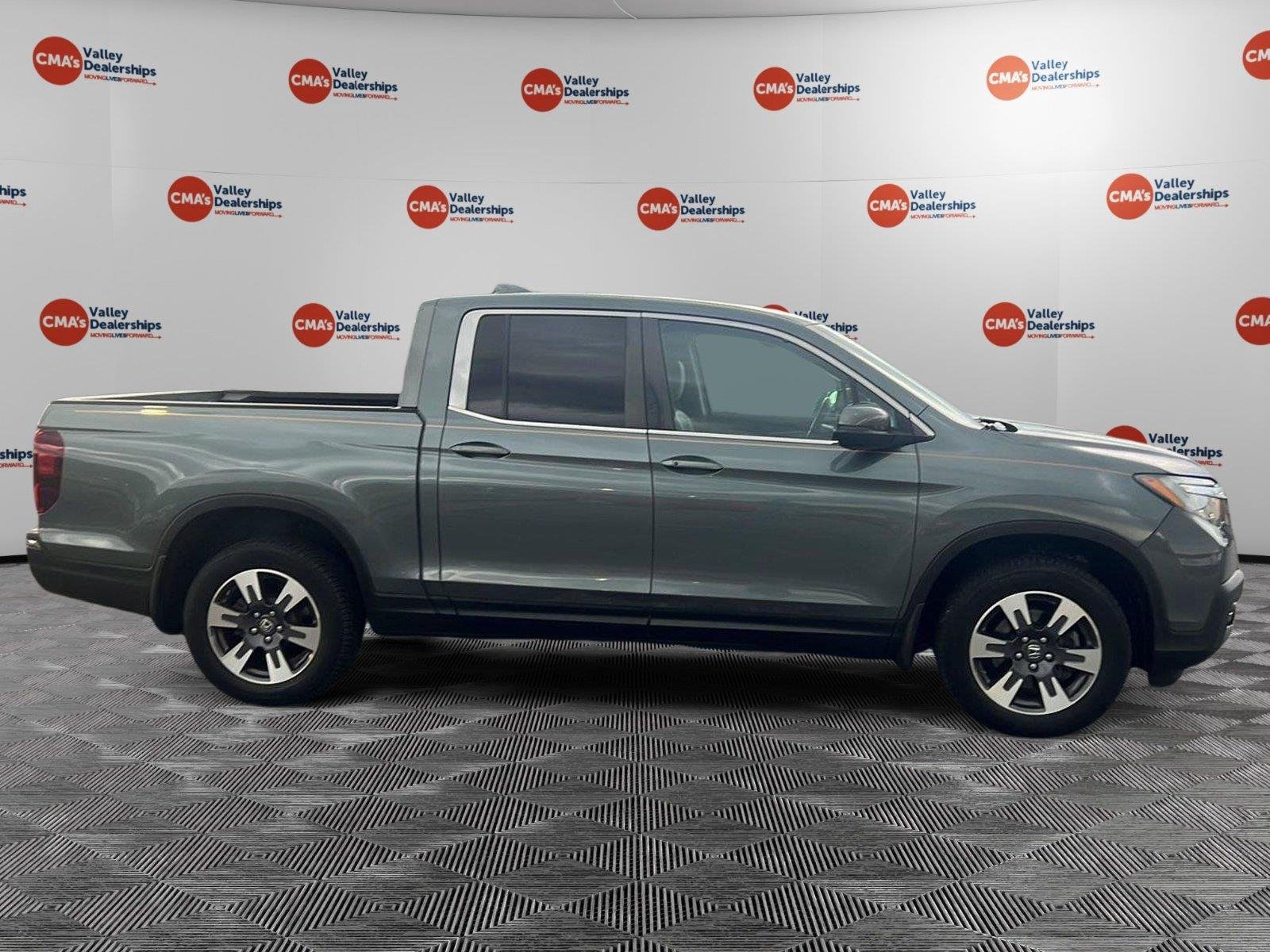 Used 2019 Forest Mist Metallic Honda RTL image 4