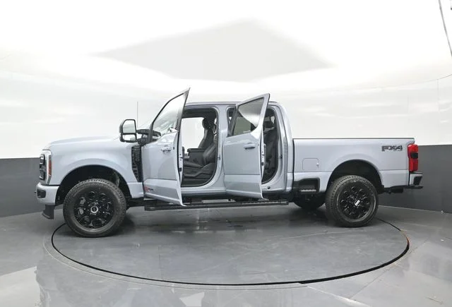 New 2027 Glacier Gray Metallic Tri-Coat Ford F-250® Lariat® image 31